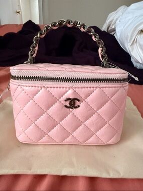 ĊHANEL Pink Quilted Vanity Top-Handle Cosmetic Case